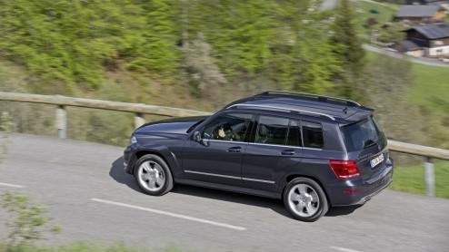 Wat is dat toch met de Mercedes-Benz GLK? Bouw je een stoere, compacte Gelnde in de geest van de legendarische G-Klasse, wil bijna niemand 'm (in Nederland) hebben! Onlangs is de compacte SUV verni