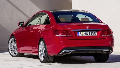 Het was te verwachten natuurlijk. Na de opfrisbeurt van de E-klasse Limousine en Estate volgen nu ook de vernieuwde E-klasse Coup en Cabriolet. De sportievelingen profiteren uiteraard ook van de opti