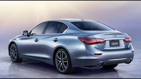 Afgelopen weekend toonden we reeds de eerste foto van de Infiniti Q50. Zojuist is de opvolger van de G37 officieel onthuld op de beursvloer in Detroit. Deze zomer staat de sportieve sedan nog bij de d