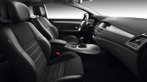 Voor de leaserijder met de hand op de knip valt er steeds meer te kiezen. Vanaf juli kan dat ook op sportieve wijze in de Laguna Coup van Renault. Twintig procent bijtelling en een smakelijk uiterlij