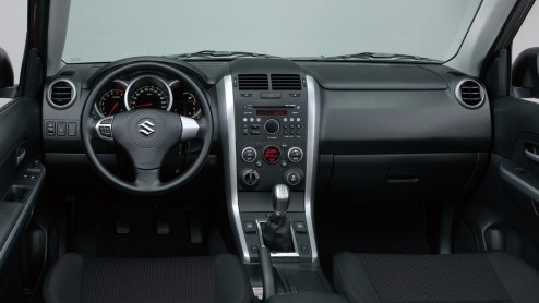 In Moskou heeft Suzuki de Europese versie van de vernieuwde Grand Vitara voorgesteld. De Japanners hebben zowel het in- als exterieur lichtjes opgefrist, waardoor de vierwielaandrijver er iets stoerde