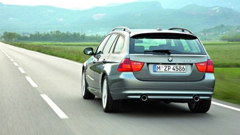 De facelift voor de BMW 3-serie is aanstaande. BMW presenteert de opgefriste Dreier op de Autosalon in Parijs, maar vandaag zijn de eerste definitieve beelden verschenen. De verjongingskuur is niet