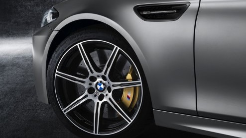 30 jaar BMW M5 wordt gevierd met 30 Jahre M5 jubileumeditie, voorzien van exclusieve details en 600 pk.