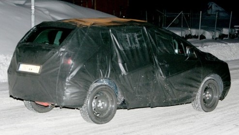 Peugeot had met de 307 SW een waar succesnummer te pakken. Een stationwagon met wat MPV-trekjes viel bij veel mensen in de smaak. Het MPV-segment is erg omvangrijk en Peugeot is zich dan ook bewust ee