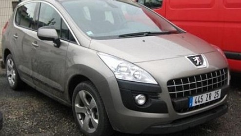 De het zien van de Peugeot Prologue concept was het duidelijk, dit wordt de nieuwe 3008. Het is eigenlijk geen verrassing dat de nieuwe 3008, die in vol ornaat werd gesignaleerd, grotendeels overeenko