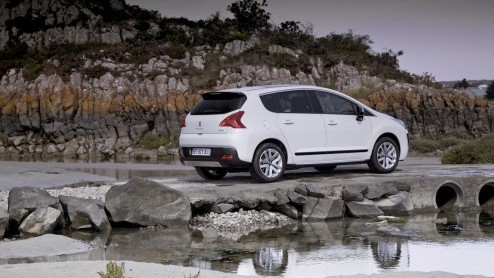 Hoewel de importeur in eerste instantie er niet van uit ging, is het dan toch gebeurd: de 3008 HYBRID4 wordt net als de DS5 Hybrid4 zuiniger. De Peugeot stoot nu eveneens 91 gram CO2 uit en komt daard