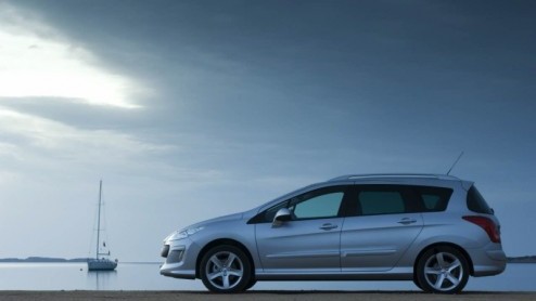 Met de komst van de 308 SW verdwijnt zowel de 307 Break als SW uit de showroom. Beide modellen worden dus vervangen door n nieuwkomer. Al moet gezegd dat vooral de SW model heeft gestaan voor het li