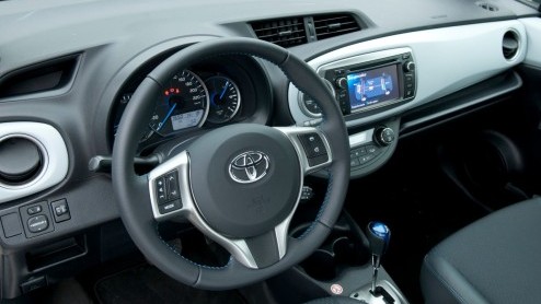 Toyota heeft het alternatief voor de compacte spaardiesel in aantocht. Is het er een op LPG of aardgas? Nee, de Japanners wedden - bijna traditiegetrouw - op een hybride met benzinemotor. De Yaris hyb