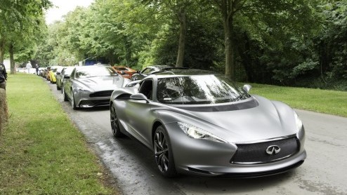 Spannende primeurs, veel spektakel en fraaie historie van de automobielindustrie komt al jaren samen op Goodwood Festival of Speed. De fotogalerij neemt je nog even mee naar het legendarische autofees