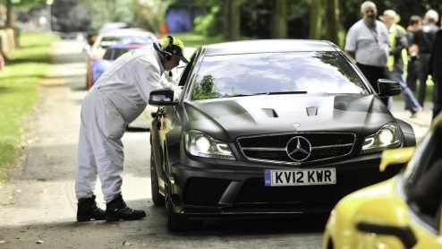 Spannende primeurs, veel spektakel en fraaie historie van de automobielindustrie komt al jaren samen op Goodwood Festival of Speed. De fotogalerij neemt je nog even mee naar het legendarische autofees