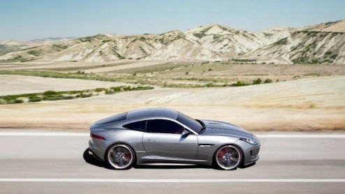 Het merk Jaguar bloeit lekker op. Na de nieuwe XJ en vernieuwde XK en XF kijkt men ook alvast verder vooruit. De Engelsen presenteren volgende week de C-X16, een compacte sportwagen die onder de XK wo