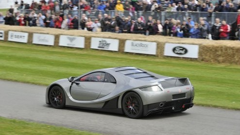 Spannende primeurs, veel spektakel en fraaie historie van de automobielindustrie komt al jaren samen op Goodwood Festival of Speed. De fotogalerij neemt je nog even mee naar het legendarische autofees