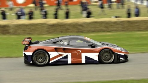 Spannende primeurs, veel spektakel en fraaie historie van de automobielindustrie komt al jaren samen op Goodwood Festival of Speed. De fotogalerij neemt je nog even mee naar het legendarische autofees