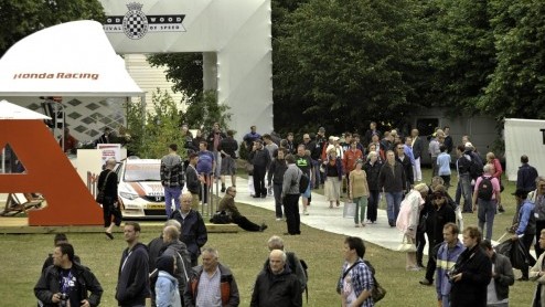 Spannende primeurs, veel spektakel en fraaie historie van de automobielindustrie komt al jaren samen op Goodwood Festival of Speed. De fotogalerij neemt je nog even mee naar het legendarische autofees