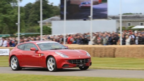 Spannende primeurs, veel spektakel en fraaie historie van de automobielindustrie komt al jaren samen op Goodwood Festival of Speed. De fotogalerij neemt je nog even mee naar het legendarische autofees