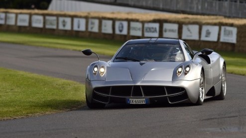 Spannende primeurs, veel spektakel en fraaie historie van de automobielindustrie komt al jaren samen op Goodwood Festival of Speed. De fotogalerij neemt je nog even mee naar het legendarische autofees