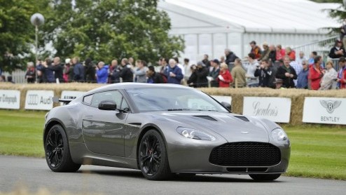 Spannende primeurs, veel spektakel en fraaie historie van de automobielindustrie komt al jaren samen op Goodwood Festival of Speed. De fotogalerij neemt je nog even mee naar het legendarische autofees