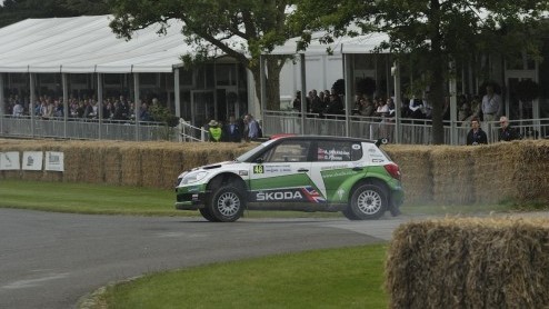 Spannende primeurs, veel spektakel en fraaie historie van de automobielindustrie komt al jaren samen op Goodwood Festival of Speed. De fotogalerij neemt je nog even mee naar het legendarische autofees