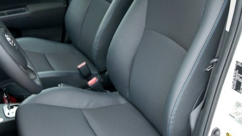 Toyota heeft het alternatief voor de compacte spaardiesel in aantocht. Is het er een op LPG of aardgas? Nee, de Japanners wedden - bijna traditiegetrouw - op een hybride met benzinemotor. De Yaris hyb