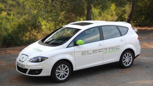 Na Volkswagen en Skoda is nu Seat aan de beurt om lekker groen uit de hoek te komen. De Spanjaarden presenteren de Altea XL Electric Ecomotive, de eerste volledig elektrische auto van het merk.