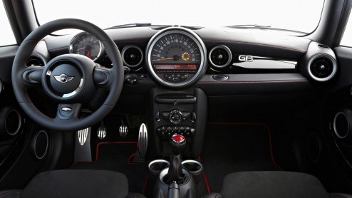 Mini neemt voor de introductie van de extra pittige MINI John Cooper Works GP ruim de tijd. Voorafgaand aan zijn officile debuut in Parijs mogen we alvast meer foto's bekijken en de specificaties lez