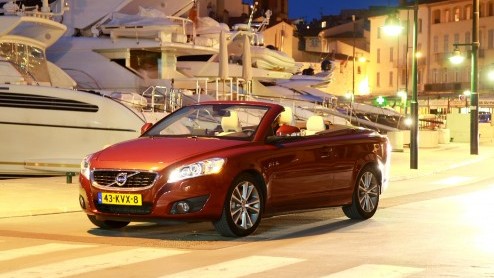 Het voorjaar nadert en dus zet Volvo de C70 in het licht. Vanaf eind maart staat een extra rijk uitgeruste C70 Tourer in de showroom. De volgepakte uitvoering kan rekenen op de 230 pk sterke T5 vijfci