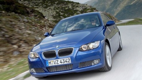 Van veel BMWs werden we de laatste jaren niet echt opgewonden. Maar de jongste aanvulling op het gamma is weer als vanouds een product dat Freude am Fahren biedt. Hij heet 335i Coup en brengt een