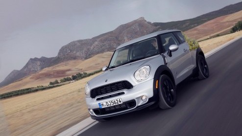 Het studiemodel dateert alweer uit 2010 maar het gaat dan toch echt gebeuren. MINI komt met de Paceman en toont de eerste beelden van een minimaal gecamoufleerd model.