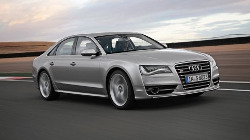 Audi heeft vanaf vandaag de definitieve prijzen van de S6, S7 en S8 rond. Het snelle trio is er vanaf respectievelijk 100.520 euro, 109.990 en 150.100 euro. In juli worden de eerste exemplaren uitgele