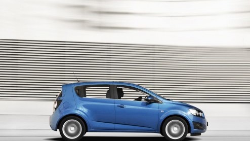 Chevrolet brengt de Aveo 1.3 diesel in het nieuws met een Business Package. Het pakket biedt allerlei fijne extras die meer kosten dan de 995 euro die de dealer rekent. De prijs van de Aveo 1.3D met 