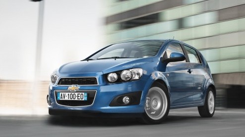 Chevrolet brengt de Aveo 1.3 diesel in het nieuws met een Business Package. Het pakket biedt allerlei fijne extras die meer kosten dan de 995 euro die de dealer rekent. De prijs van de Aveo 1.3D met 