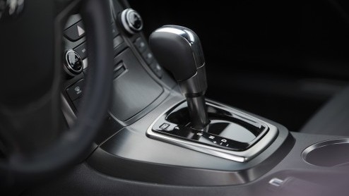 Hyundai neemt nog meer spierballen mee naar Detroit, want naast de Veloster Turbo debuteert ook de vernieuwde Genesis Coup, met nog sterkere motoren, opgewaardeerd interieur en achttrapsautomaat.