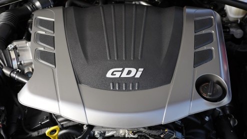 Hyundai neemt nog meer spierballen mee naar Detroit, want naast de Veloster Turbo debuteert ook de vernieuwde Genesis Coup, met nog sterkere motoren, opgewaardeerd interieur en achttrapsautomaat.