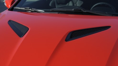 Hyundai neemt nog meer spierballen mee naar Detroit, want naast de Veloster Turbo debuteert ook de vernieuwde Genesis Coup, met nog sterkere motoren, opgewaardeerd interieur en achttrapsautomaat.