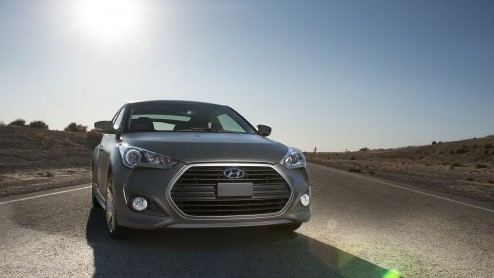 Hij zat er al aan te komen en is nu officieel: de Hyundai Veloster Turbo. Met 201 pk onder de kap krijgt de sportcoup nu precies datgene waar het tot nu toe aan ontbrak: lekker veel kracht! In Detroi