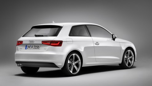 Nu mag het officieel gezegd worden: dit is de nieuwe Audi A3. Hij heeft veel weg van zijn voorganger maar is nieuwer (en lichter) dan je denkt. En dan doelen we niet alleen op het interieur. Het kostt