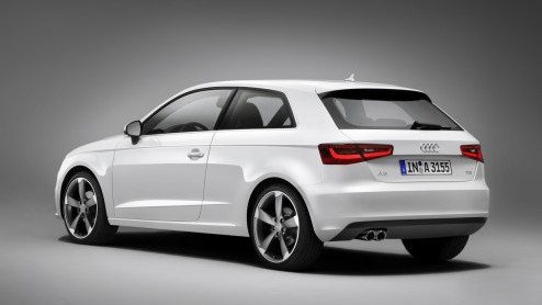 Nu mag het officieel gezegd worden: dit is de nieuwe Audi A3. Hij heeft veel weg van zijn voorganger maar is nieuwer (en lichter) dan je denkt. En dan doelen we niet alleen op het interieur. Het kostt