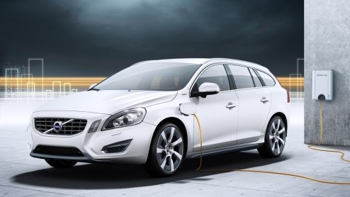 Het was al bekend dat de Volvo V60 Plug-in Hybrid in 2012 zou arriveren. Nu is ook de prijs bekend: 64.695 euro.