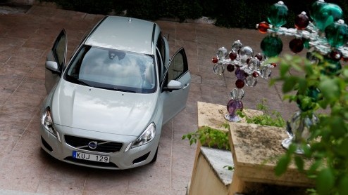 Volvo breidt de integratie van start/stop-techniek uit naar modellen met automatische versnellingsbak. Dit keer is de D3 dieselmotor met zestraps Geartronic aan de beurt in de S60,V60,V70 en S80. Het