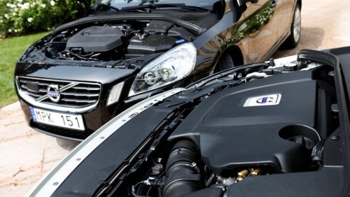 Volvo geeft de D5 dieselmotor vanaf modeljaar 2012 meer kracht. De vijfcilinderdiesel is dan 215 pk sterk en werkt in handgeschakelde uitvoering met start/stop-techniek, ten gunste van een lager brand