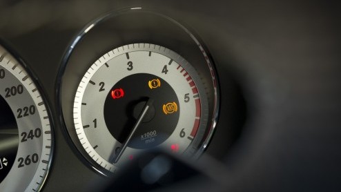Wat is dat toch met de Mercedes-Benz GLK? Bouw je een stoere, compacte Gelnde in de geest van de legendarische G-Klasse, wil bijna niemand 'm (in Nederland) hebben! Onlangs is de compacte SUV verni