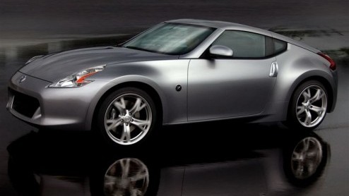 Tussen alle nieuwe zuinige vertegenwoordiging van Nissan werken de Japanners ook aan een nieuwe krachtige strijder, gepositioneerd onder de almachtige GT-R. De nieuwe 350Z, die als 370Z  met dus meer