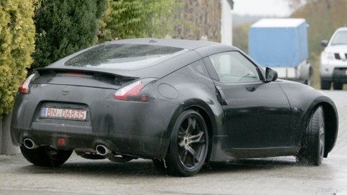 Tussen alle nieuwe zuinige vertegenwoordiging van Nissan werken de Japanners ook aan een nieuwe krachtige strijder, gepositioneerd onder de almachtige GT-R. De nieuwe 350Z, die als 370Z  met dus meer