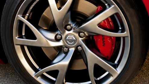 Vlak voor de Chicago Auto Show heeft Nissan het doek getrokken van de 'nieuwe' 370Z. Zijn makers hebben 'm een facelift gegeven die je met het blote oog bijna niet kan zien.