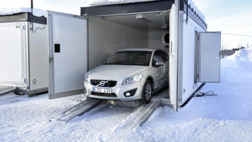 De ontwikkeling van de nieuwe Volvo C30 Electric houdt niet op bij een paar rondjes om de kerk. De Zweden willen dat de auto volledig winterproof is en lieten de techniek ploeteren bij -20 graden Celc