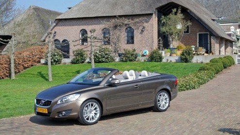De Volvo-fabriek in Uddevalla sluit in 2013 de deuren. De productiefaciliteit bouwt momenteel alleen de C70 en das te weinig om kostenefficient te kunnen werken. Het personeel kan elders bij Volvo aa