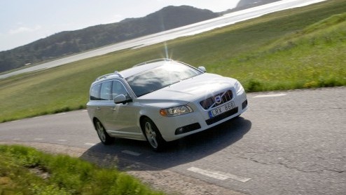 Volvo levert de 1.6 DRIVe dieselmotor in de S/V60, V70 en S80 binnenkort ook met automaat. De zestraps Powershift werkt zodanig efficint dat het verbruik identiek is aan de handgeschakelde uitvoering