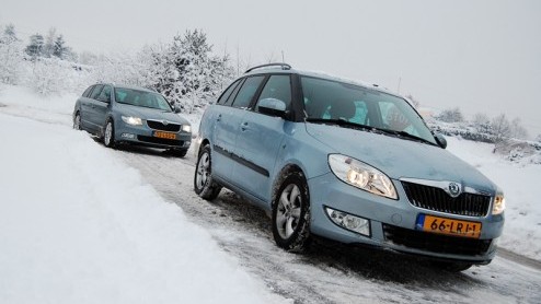 Je kunt op twee manieren op wintersport gaan. Zo goedkoop mogelijk, naar een tweesterrenstek met een spaardieseltje zoals de zuinige Fabia Greenline Combi. Of je pakt volledig uit, reserveert een supe