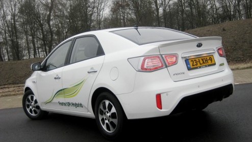 Het is waarschijnlijk de meest exclusieve Kia in Nederland, maar dat is niet waar het om draait. De Kia Forte Hybrid LPi is de eerste in serie geproduceerde autogashybride! Ook al komt de zeer CO2-vri
