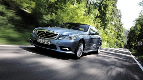Mercedes-Benz blijft haar modelgamma continu te perfectioneren. Na de facelift van de C-Klasse dient er nu (al) nieuwe motortechniek voor de E-Klasse aan. De Duitsers hebben verse V6- en V8 motoren en